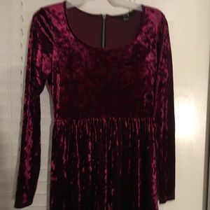 Young lady velvet long sleeve dress